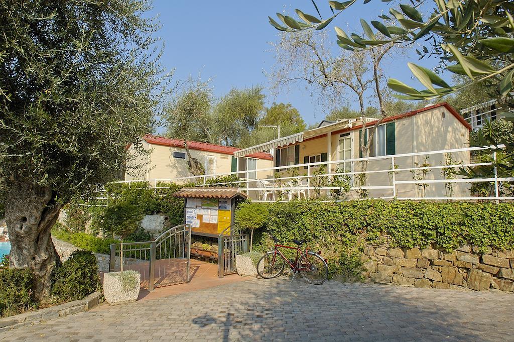 Camping Edy Diano Marina Habitación foto